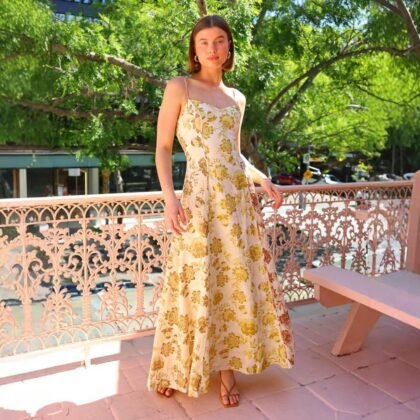 femme sur un e terrasse portant une Robe Femme Été 100% Séduction-4